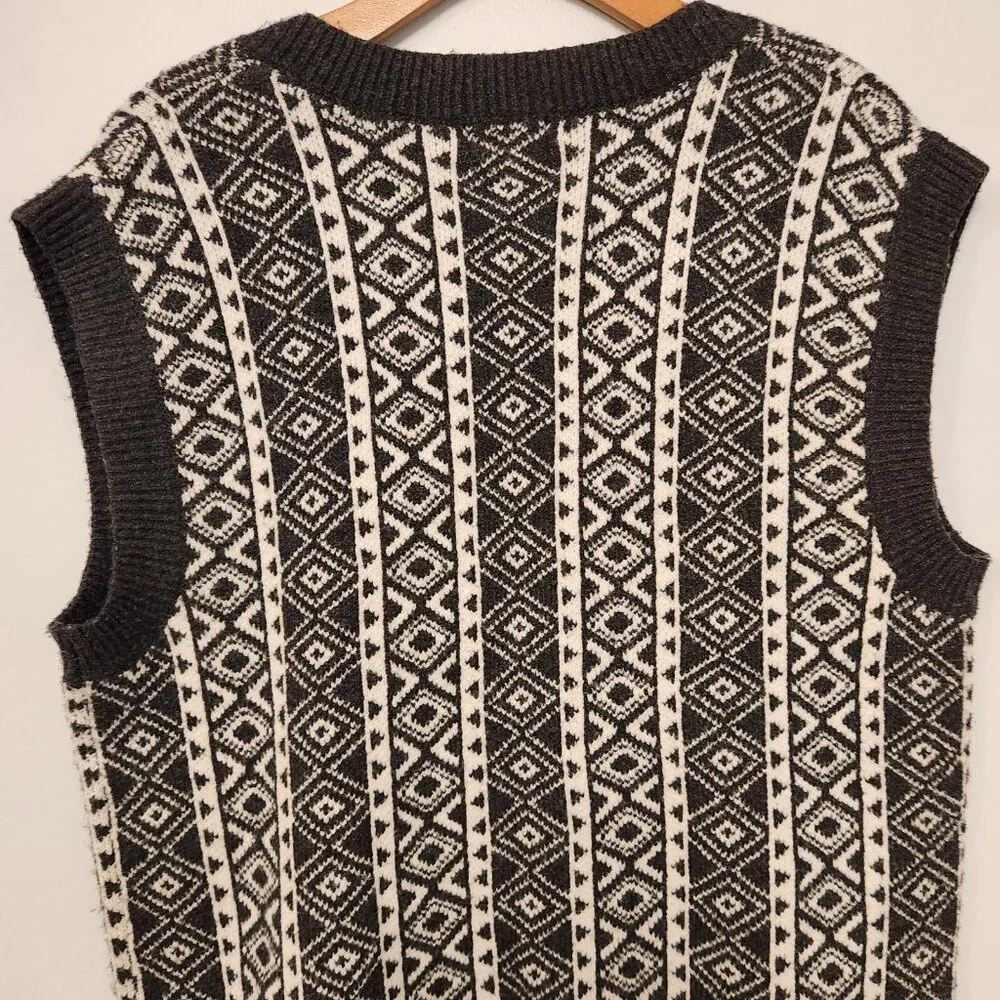 Nicole Miller V-Neck Vest Sweater Gray Black White‎ Diamond Pattern Medium NEW